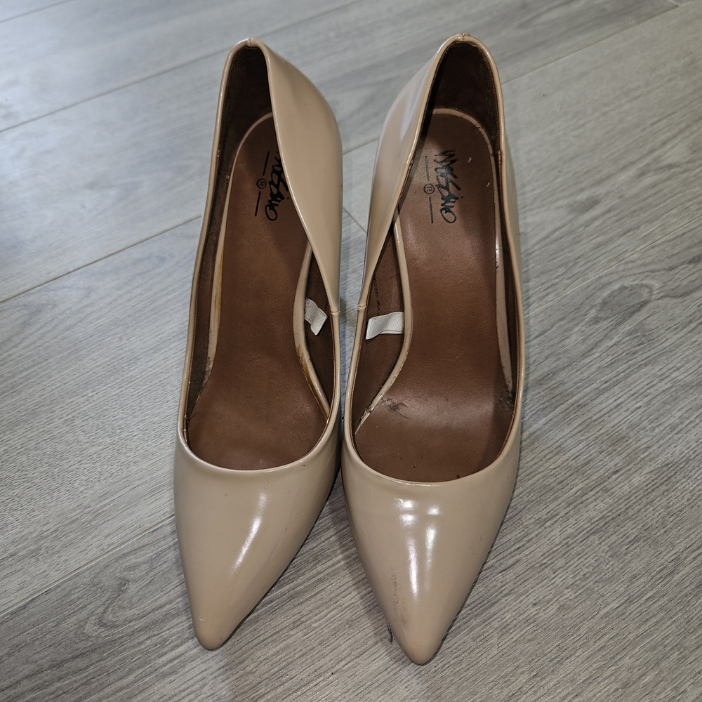 Nina Women's Tan Pumps